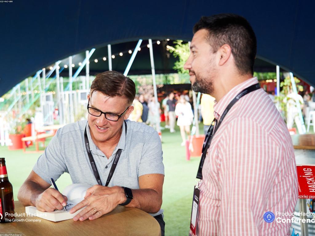 ដំណឹងនិងយុទ្ធសាស្ត្រ: ជនជាតិដំណើរការនៅក្នុងសម័យឌីជីថល